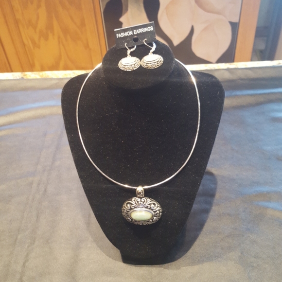 Silver Pendant & Matching Earrings - Picture 1 of 5